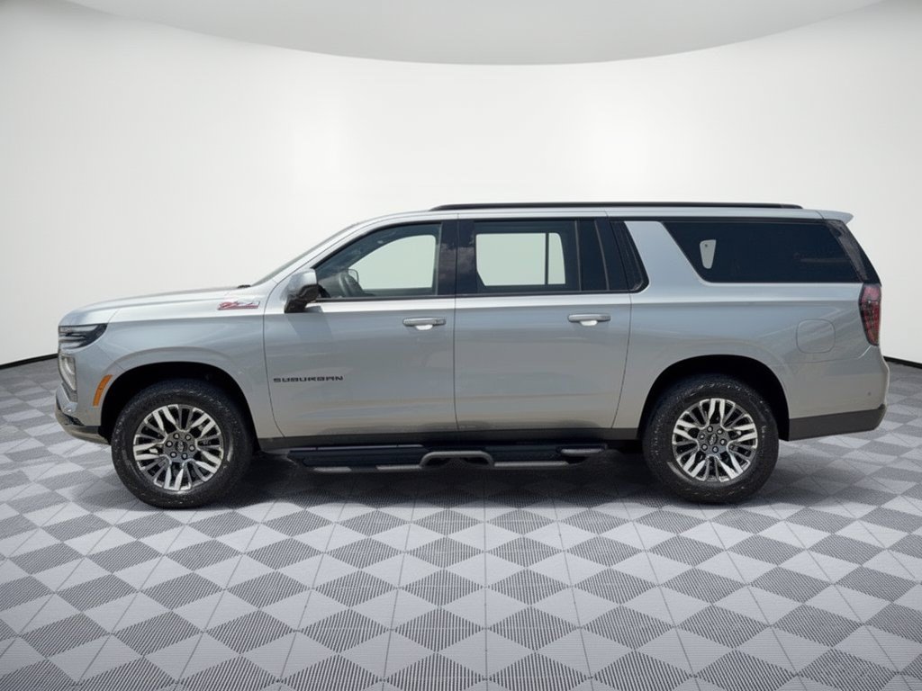 Used 2025 Chevrolet Suburban Z71 AWD/4WD image 2