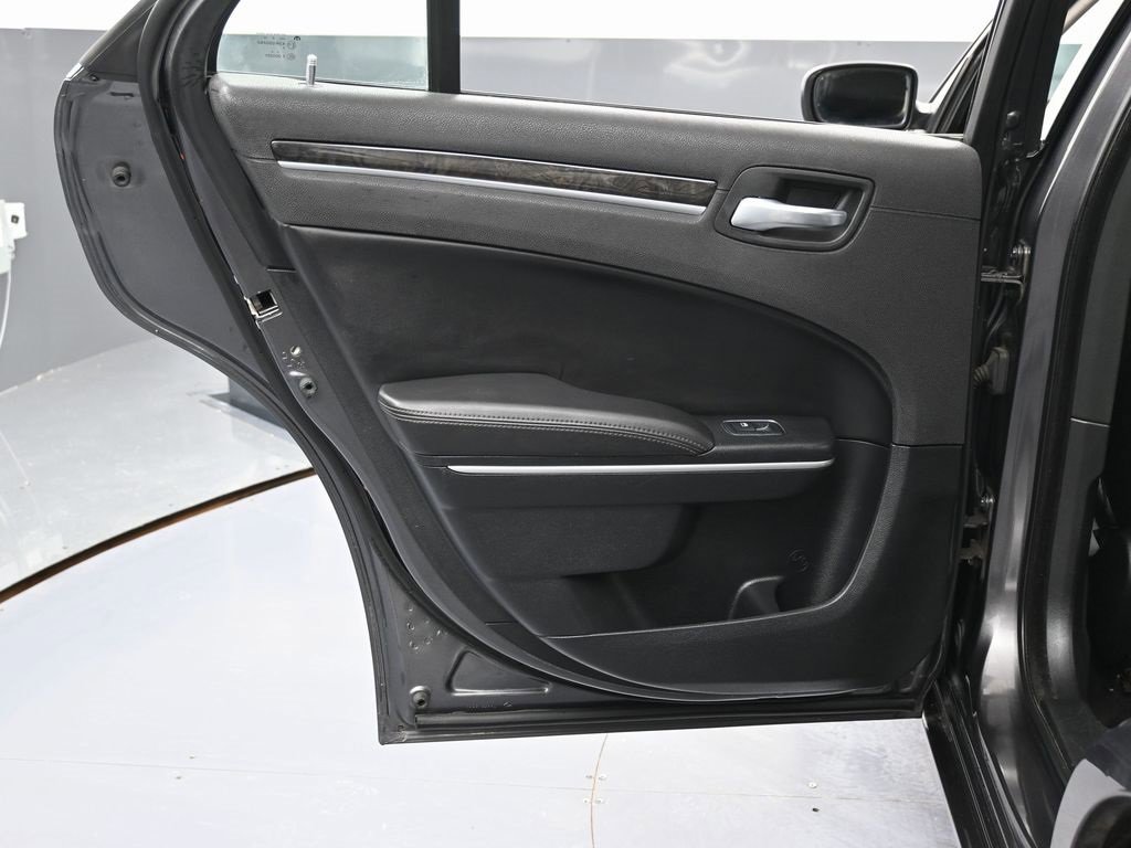 Used 2019 Chrysler 300 Limited image 38