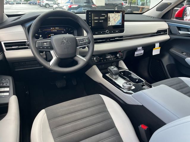 New 2025 Mitsubishi Outlander SE image 29