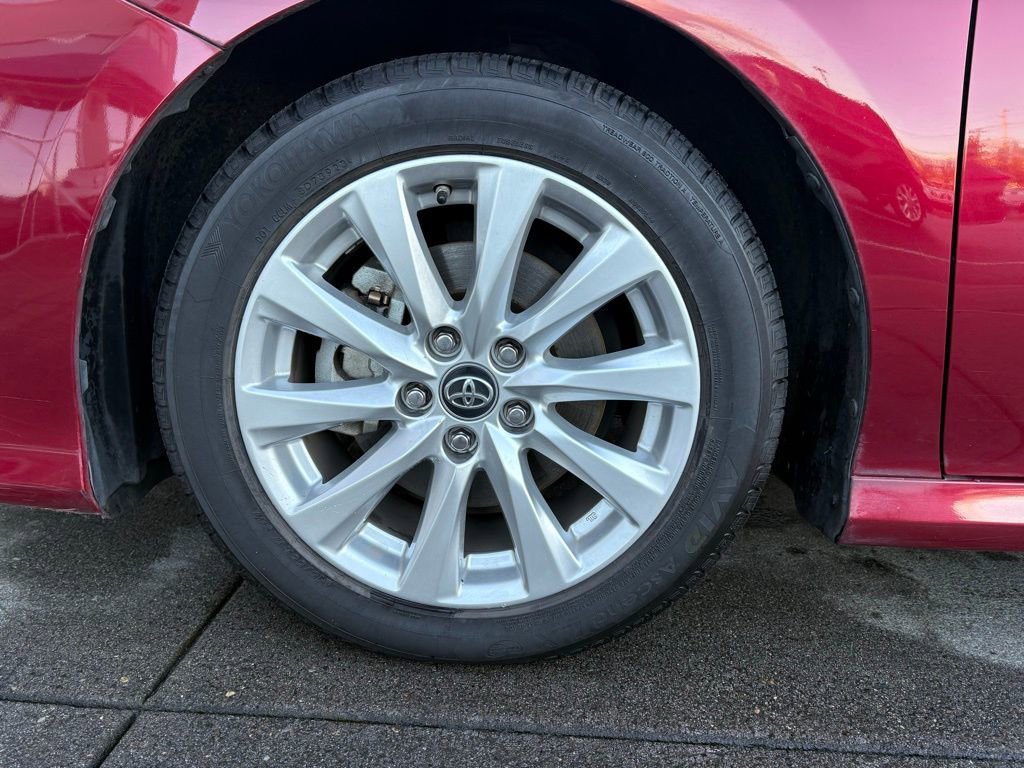 Used 2018 Toyota Camry L image 10