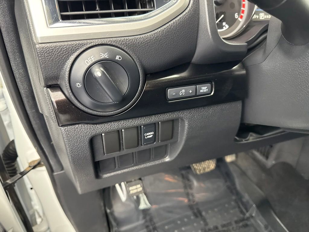 Used 2019 Nissan Titan SV AWD/4WD image 28