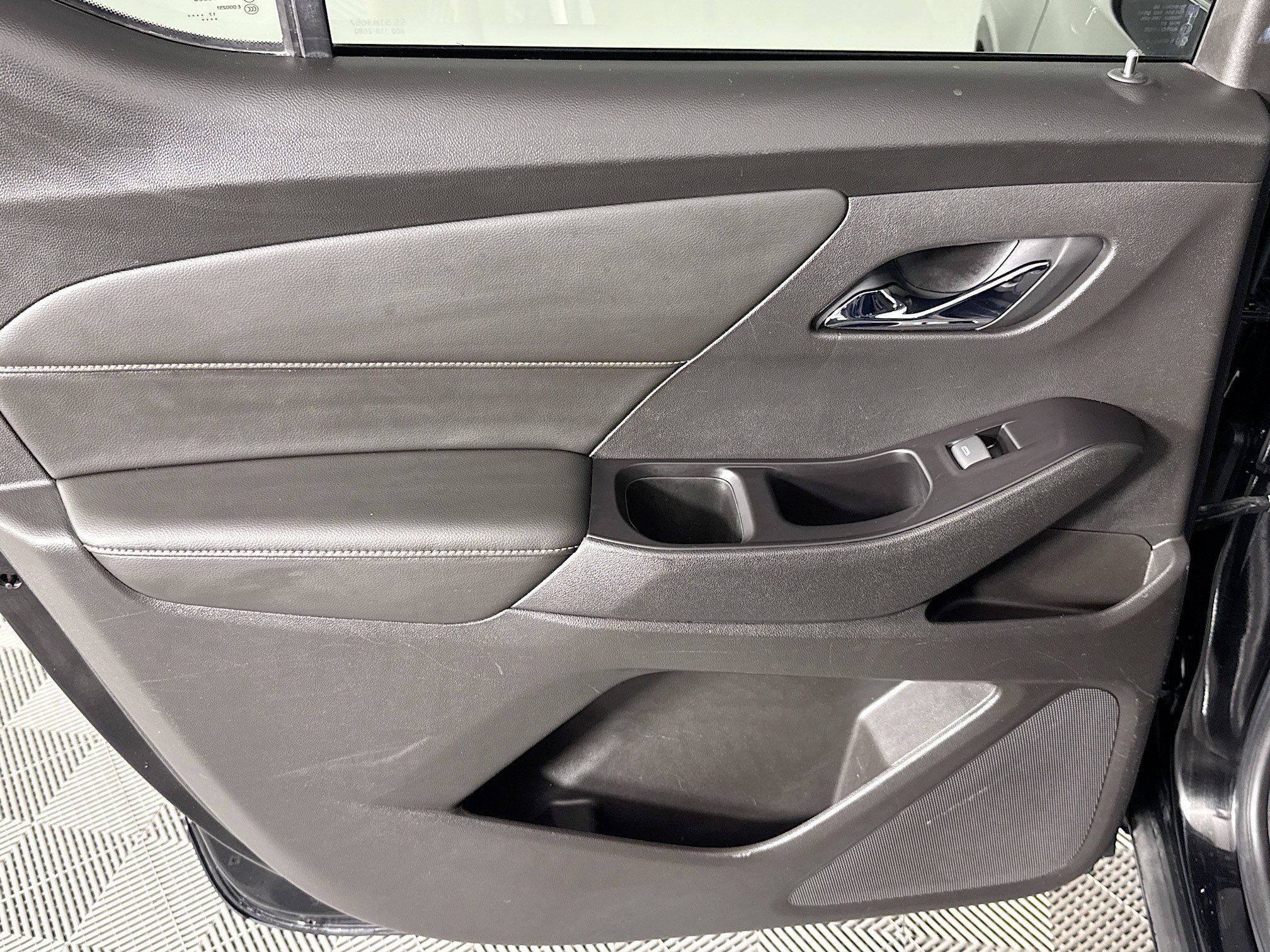 Used 2018 Chevrolet Traverse LS FWD image 25