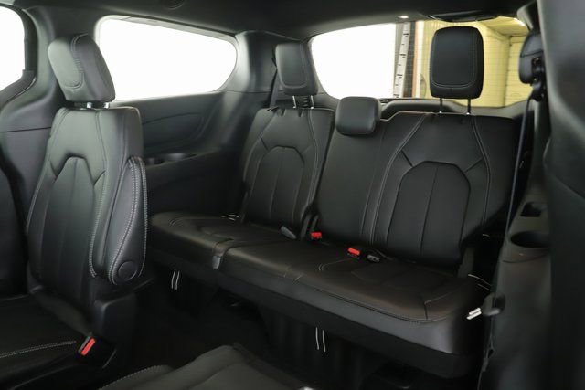 New 2026 Chrysler Pacifica Select w/ S Appearance Package image 28