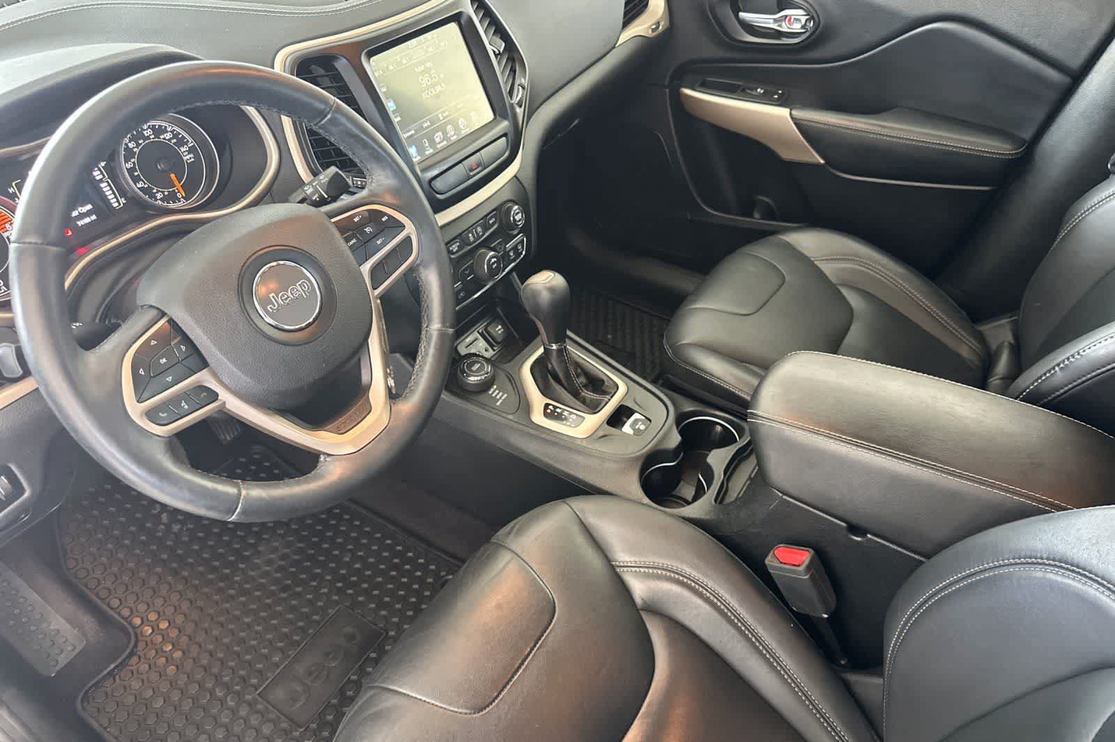 Used 2017 Jeep Cherokee Latitude w/ True North Edition AWD/4WD image 11