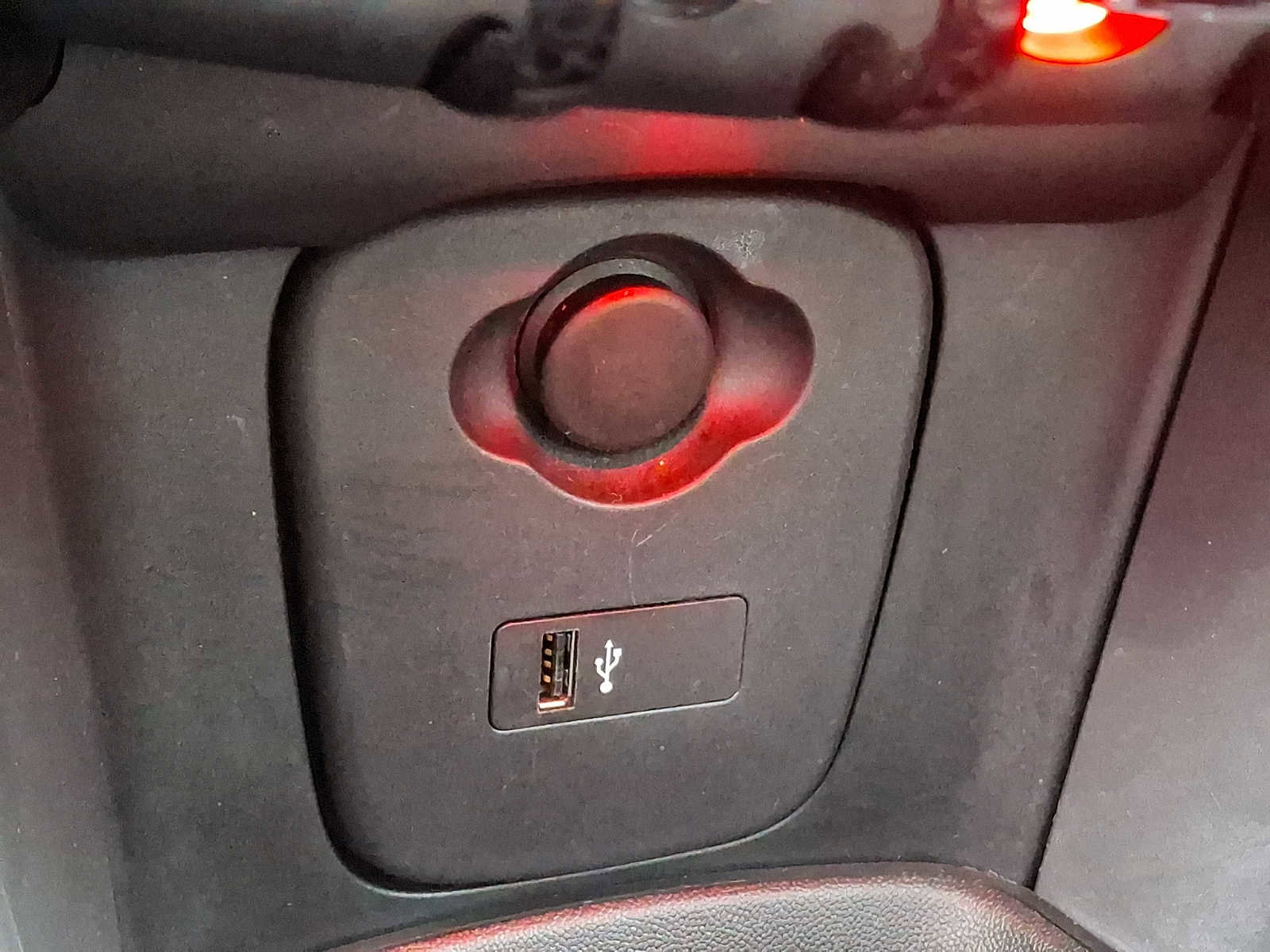 Used 2019 MINI Cooper 4-Door Hardtop w/ Signature Upholstery Package image 22