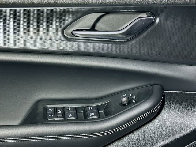 New 2025 Jeep Grand Cherokee Altitude image 12