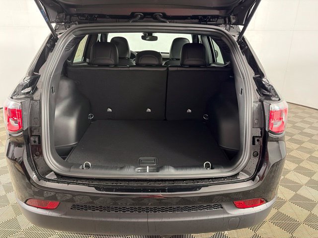 New 2026 Jeep Compass Latitude AWD/4WD image 7