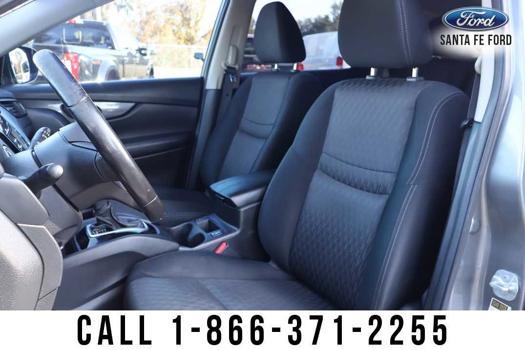 Used 2017 Nissan Rogue SV image 11