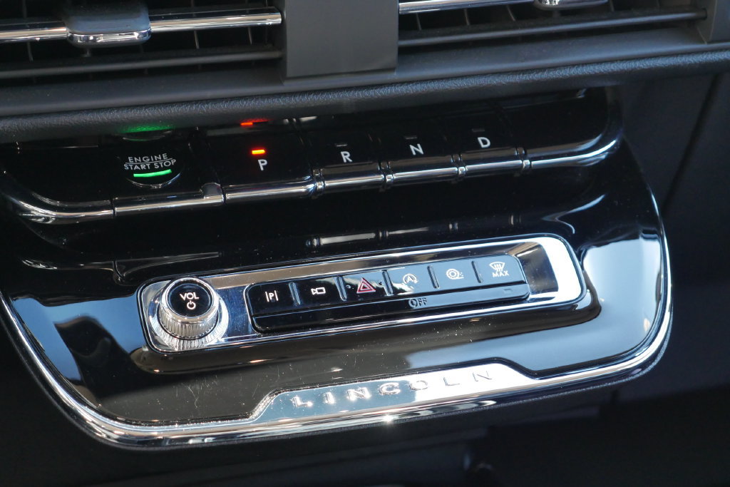 Used 2024 Lincoln Corsair AWD w/ Equipment Group 101A image 19