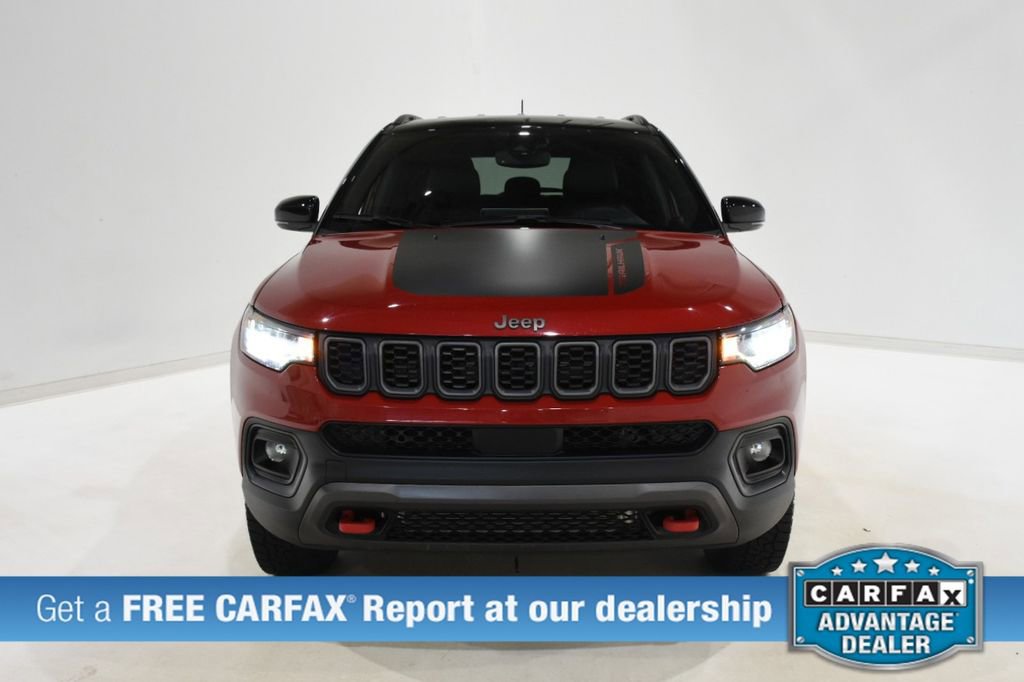 Used 2025 Jeep Compass Trailhawk AWD/4WD image 2