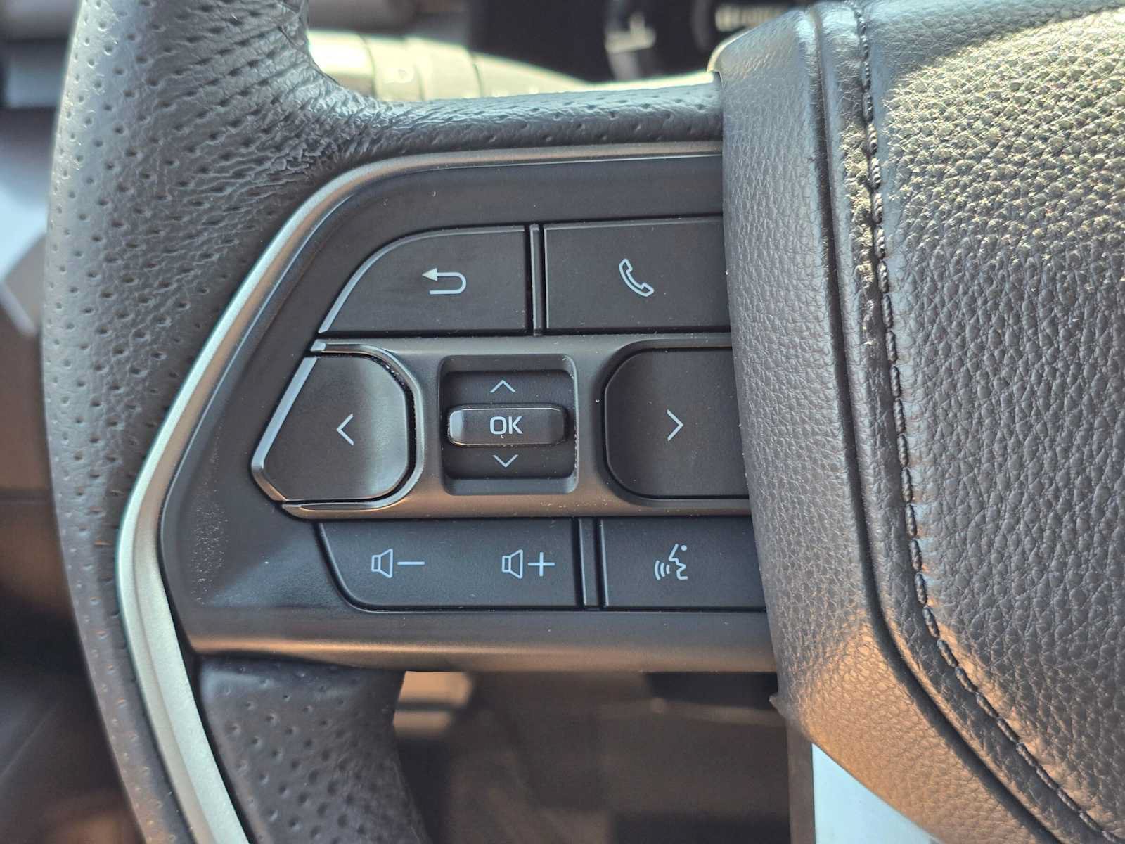 Certified 2025 Toyota Tacoma TRD Sport AWD/4WD image 31