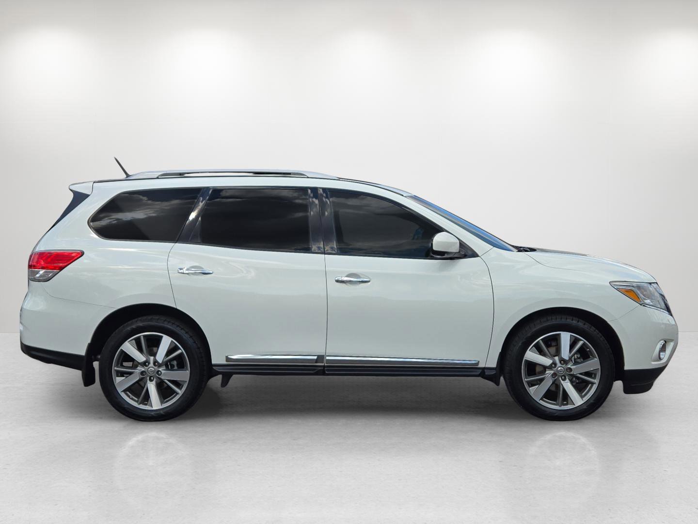 Used 2014 Nissan Pathfinder Platinum w/ Platinum Premium Package image 5
