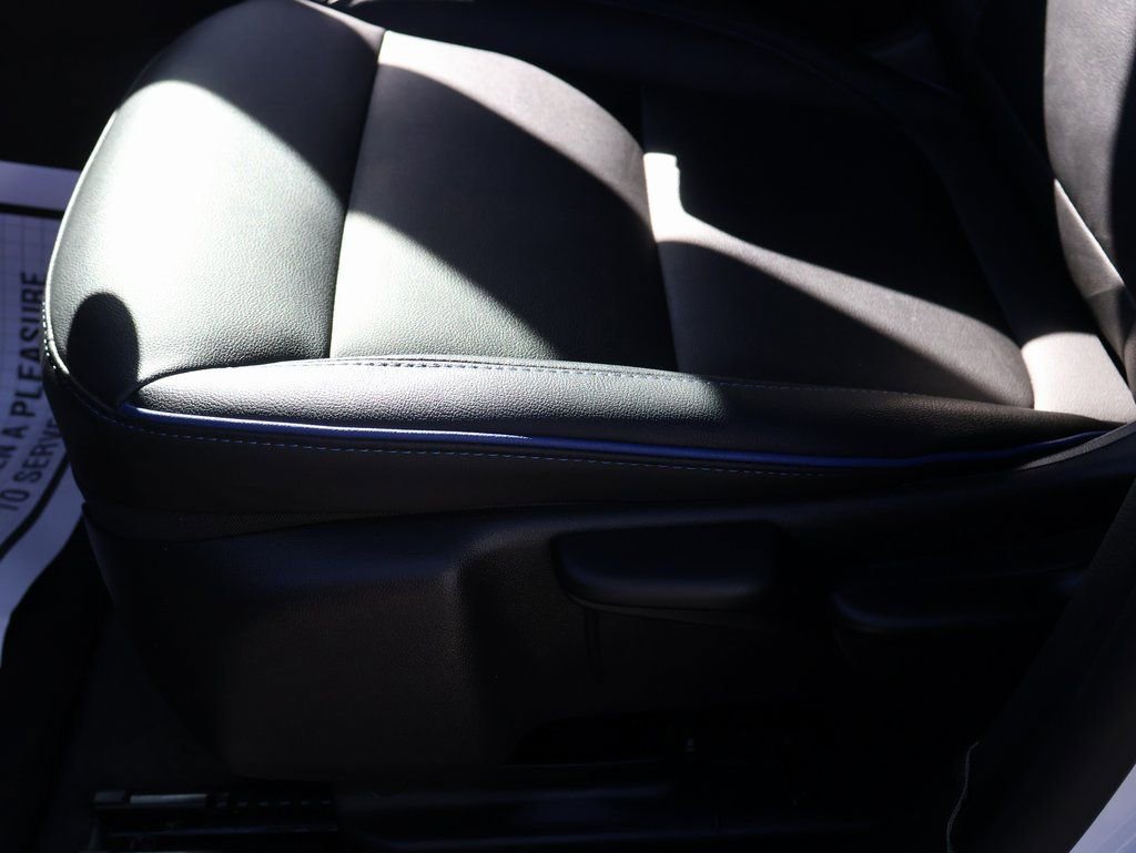 Used 2025 Buick Envista Sport Touring image 46