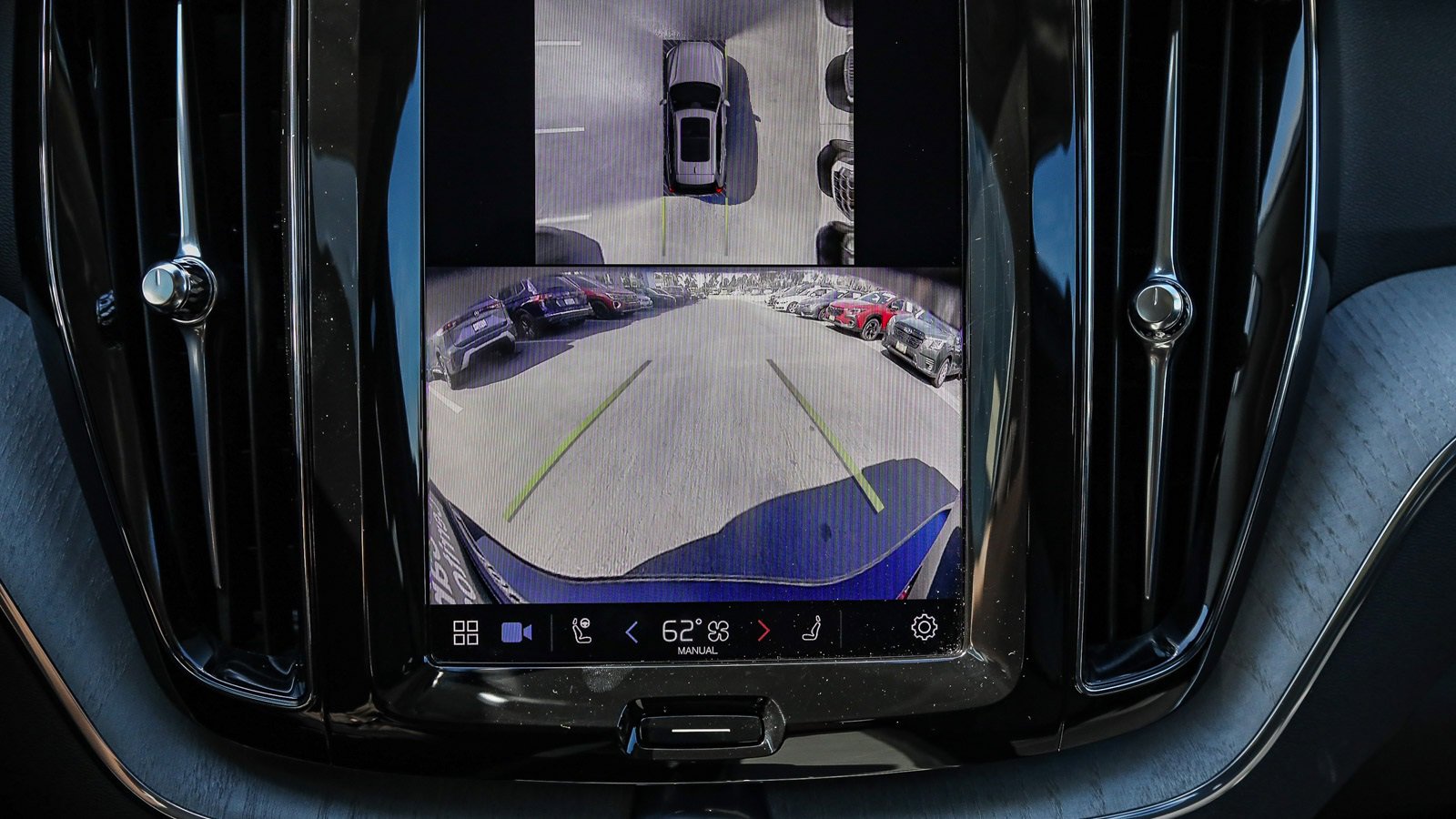 Used 2025 Volvo XC60 B5 Plus w/ Climate Package image 25