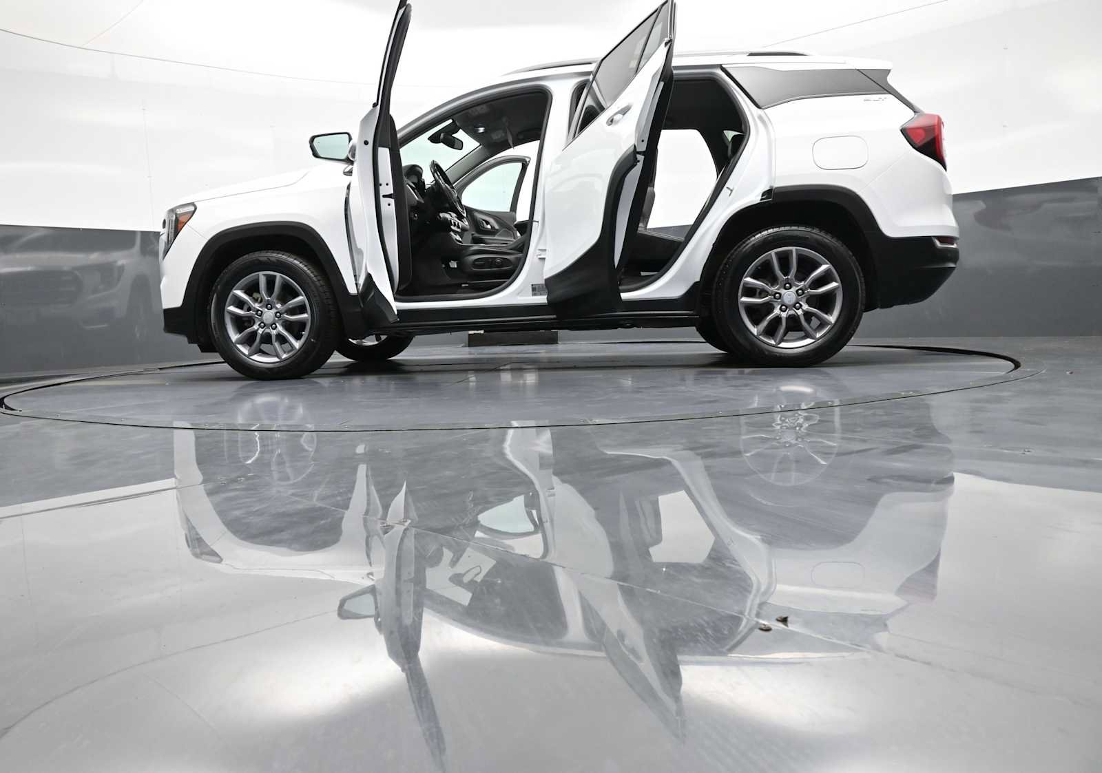 Used 2022 GMC Terrain SLT w/ Infotainment Package II AWD/4WD image 48