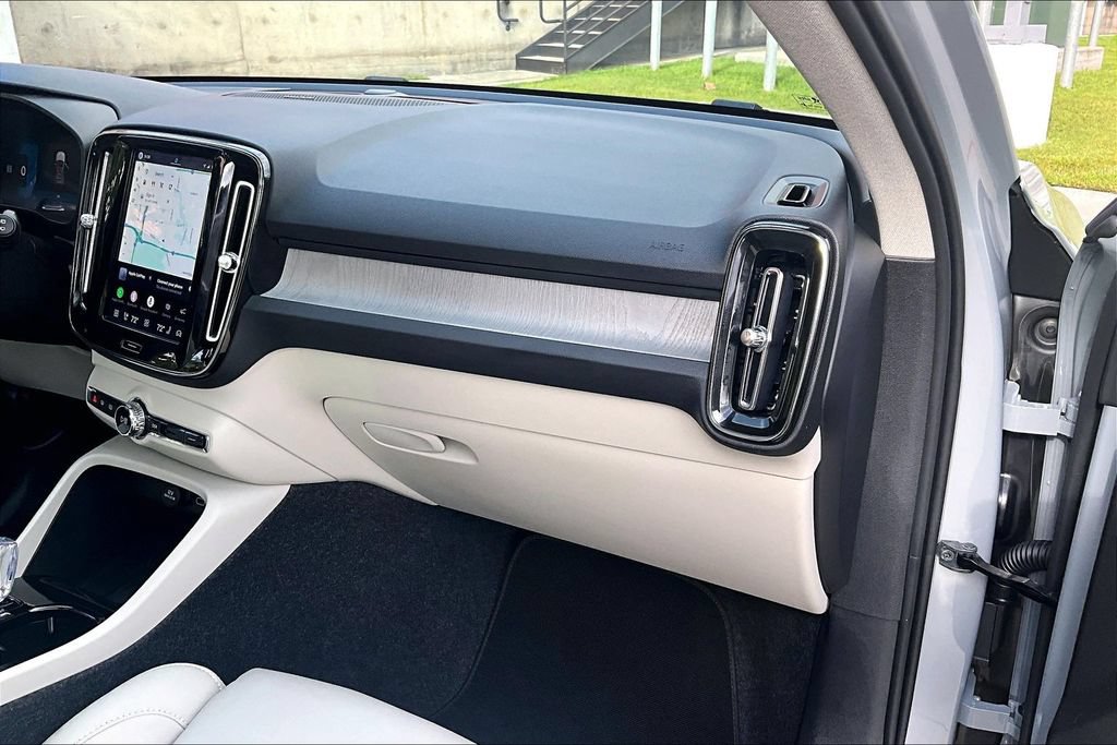 Certified 2026 Volvo XC40 B5 Ultra AWD/4WD image 21