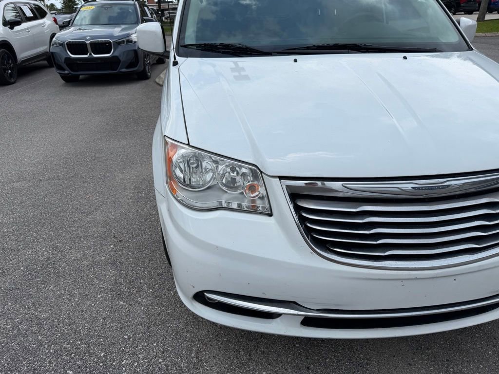 Used 2015 Chrysler Town & Country Touring FWD image 13