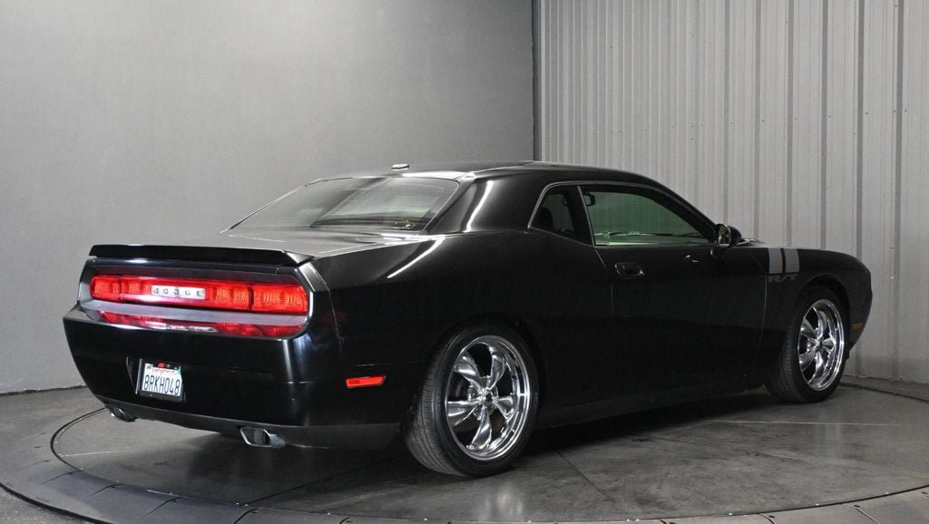 Used 2010 Dodge Challenger R/T RWD image 5