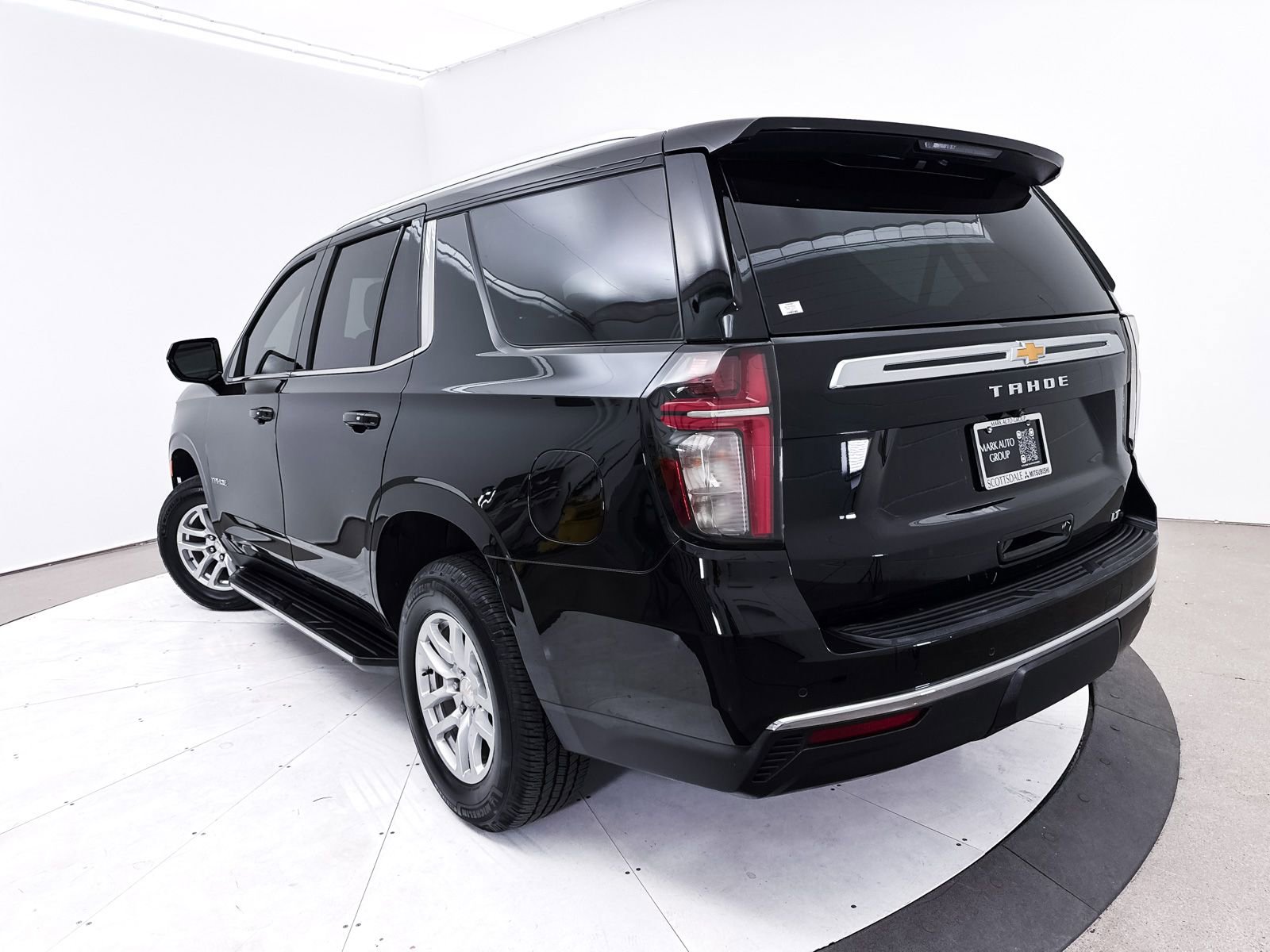 Used 2021 Chevrolet Tahoe LT AWD/4WD image 2