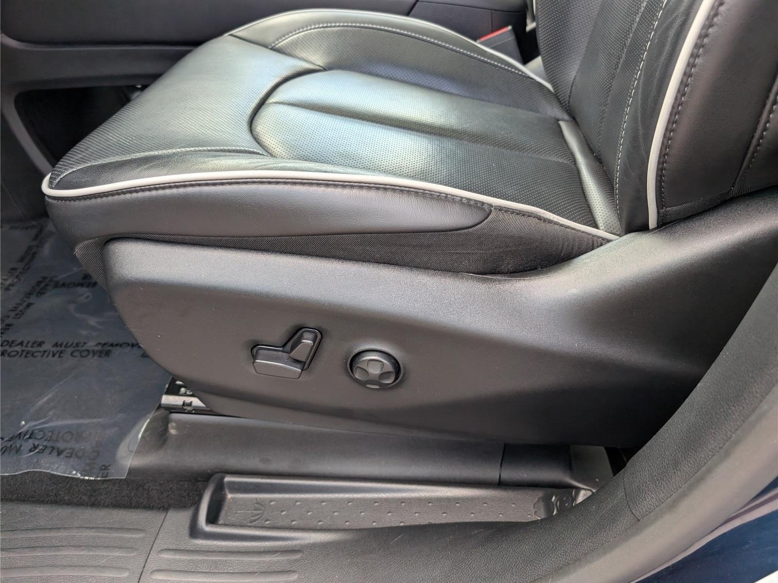 Used 2025 Chrysler Pacifica Limited FWD image 23