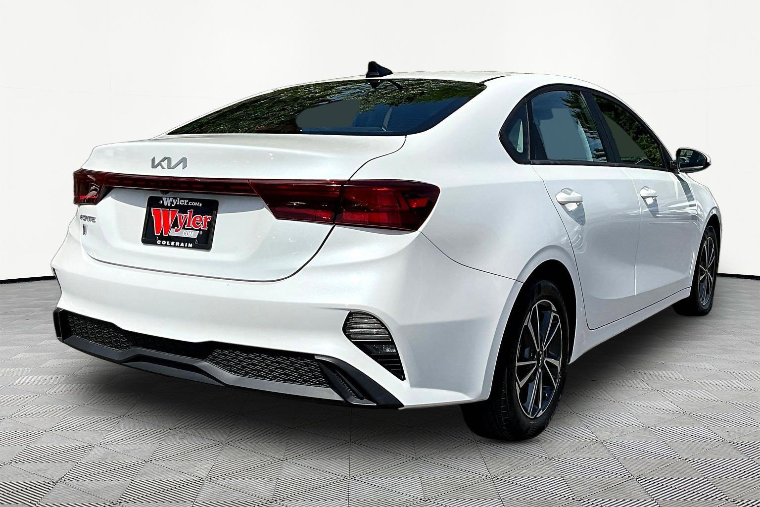 Used 2022 Kia Forte LXS FWD image 6