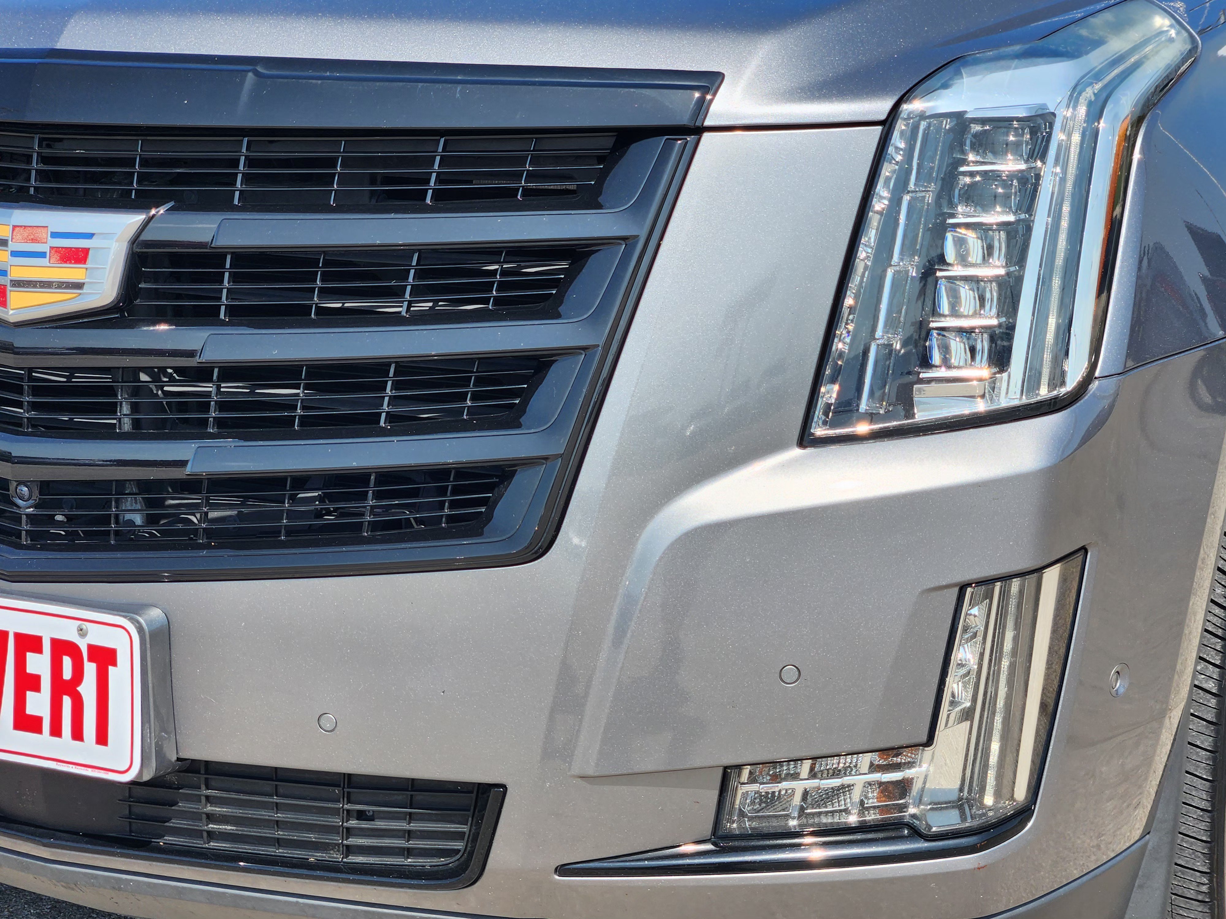 Used 2019 Cadillac Escalade Premium Luxury w/ Escalade Sport Edition RWD image 8