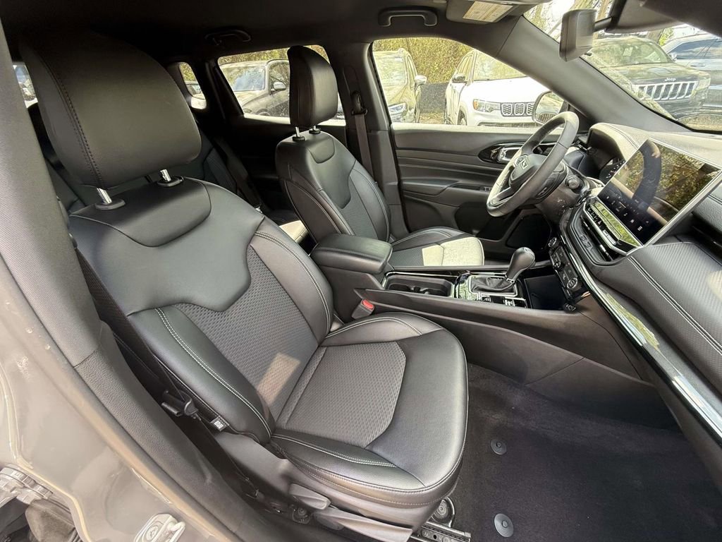 Used 2023 Jeep Compass Altitude image 9