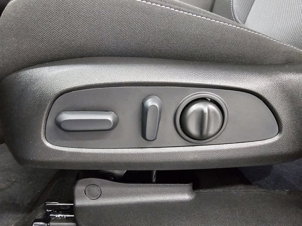 Used 2026 Chevrolet Blazer LT FWD image 15