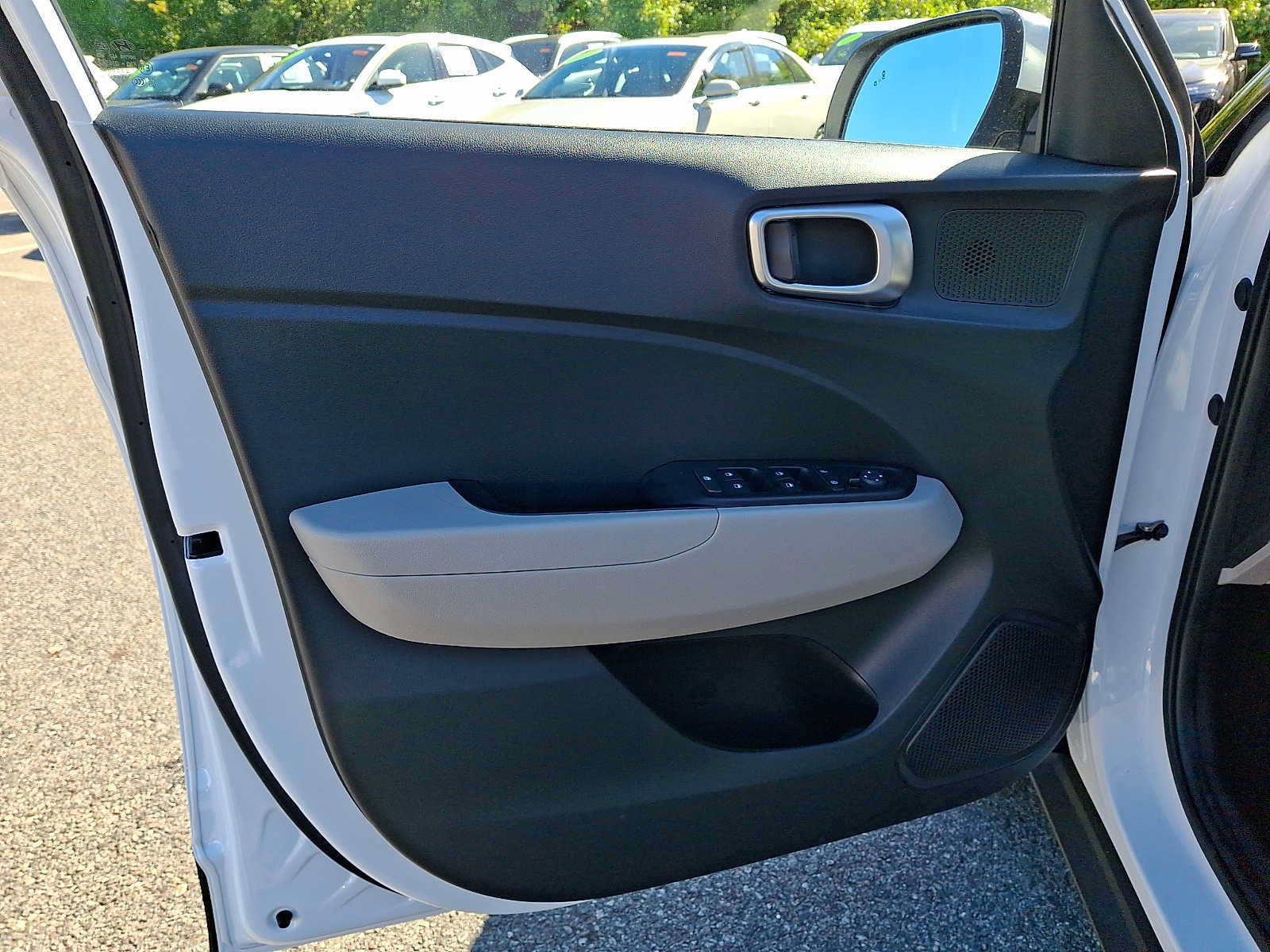 Used 2024 Hyundai Venue SEL FWD image 13