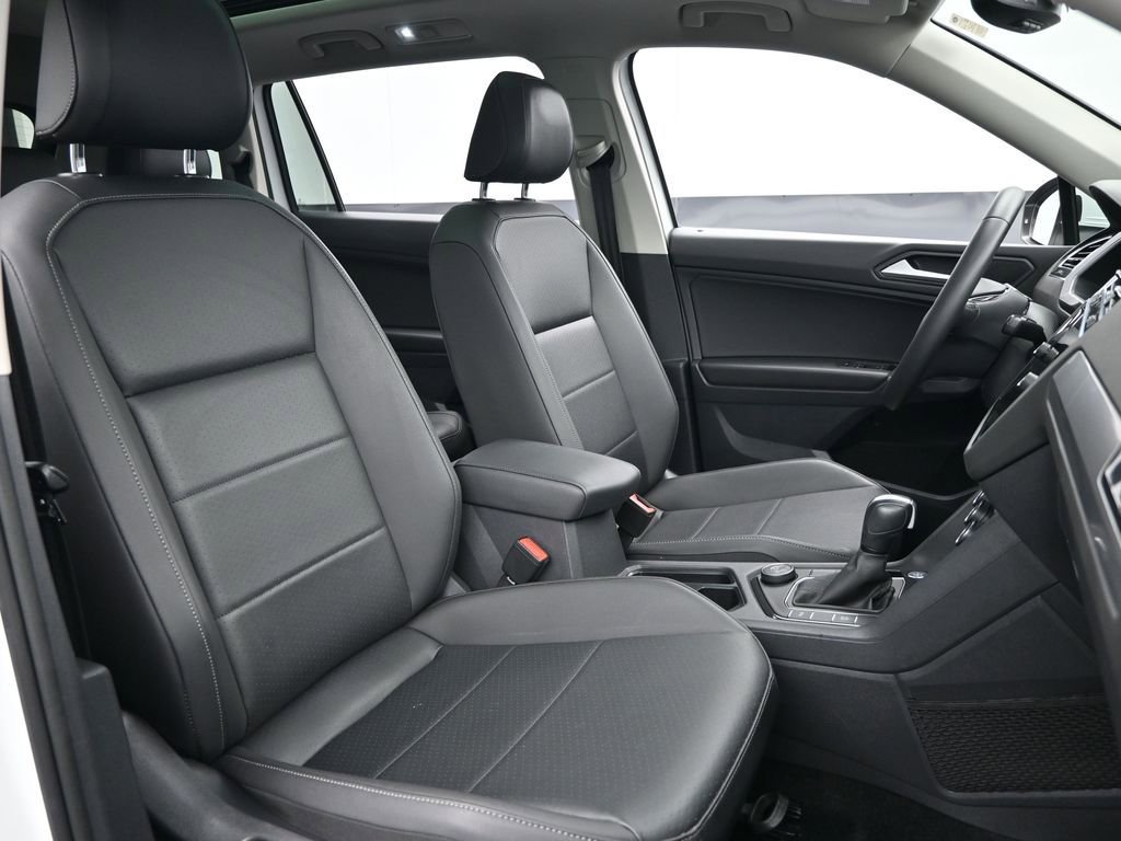 Used 2020 Volkswagen Tiguan SEL image 32