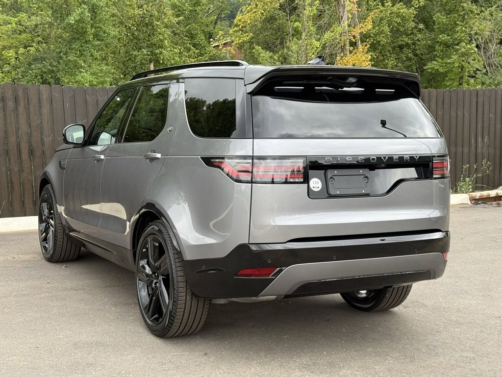 New 2025 Land Rover Discovery Dynamic SE image 3