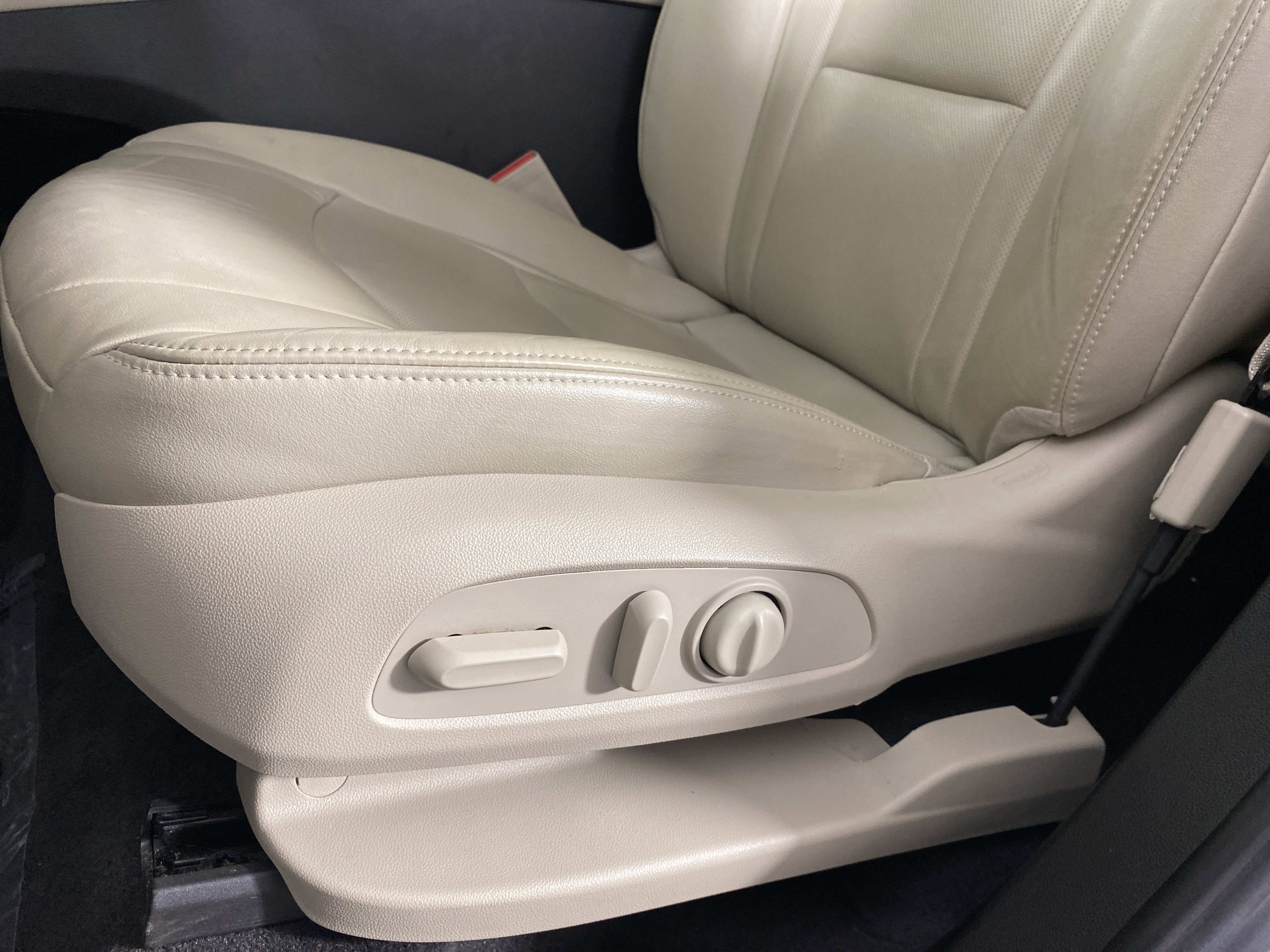 Used 2020 Buick Enclave Essence AWD/4WD image 17