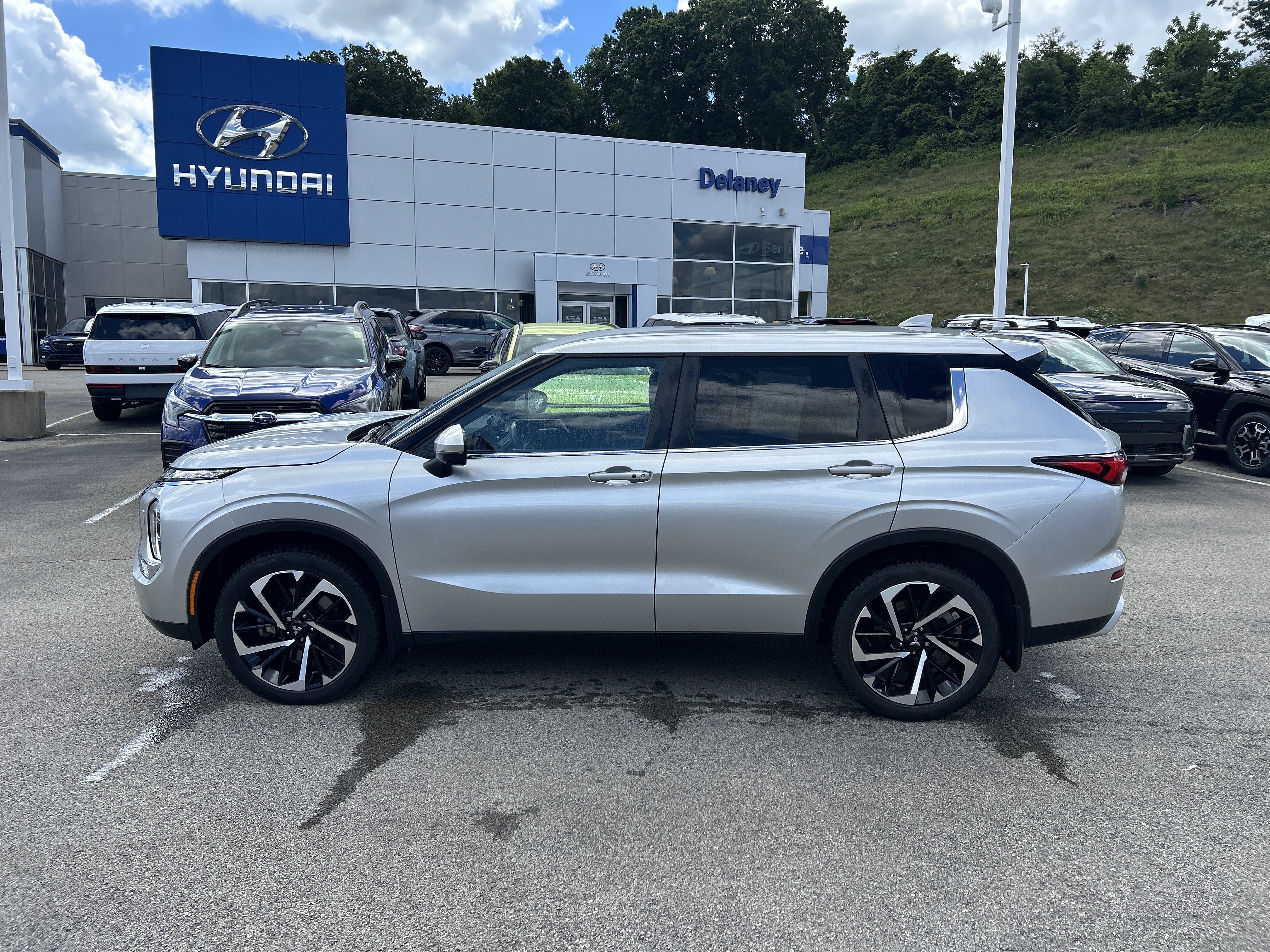 Used 2024 Mitsubishi Outlander SE AWD/4WD image 5
