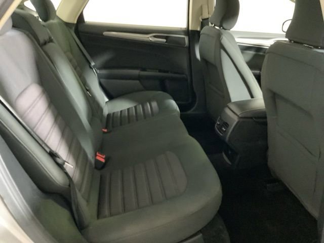 Used 2017 Ford Fusion SE w/ Fusion SE Technology Package image 35