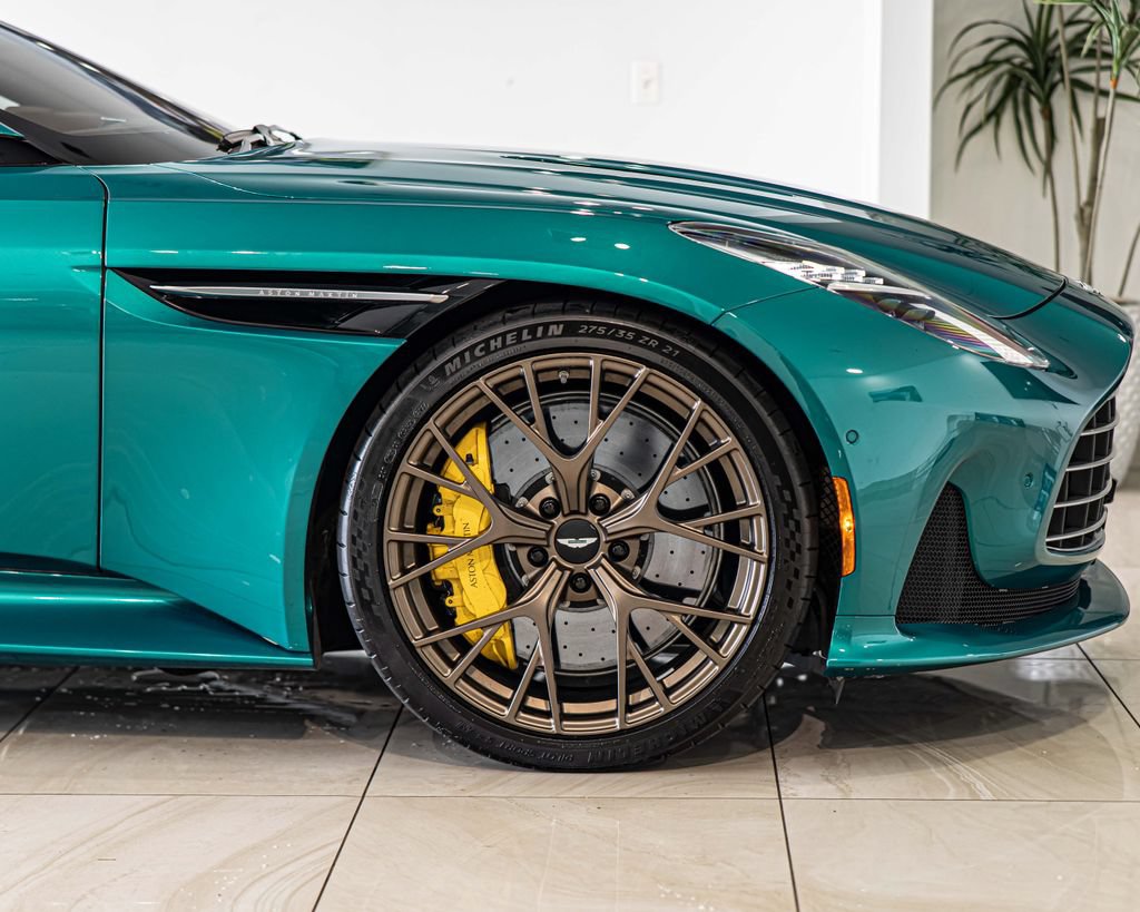 Used 2025 Aston Martin DB12 Convertible RWD image 10