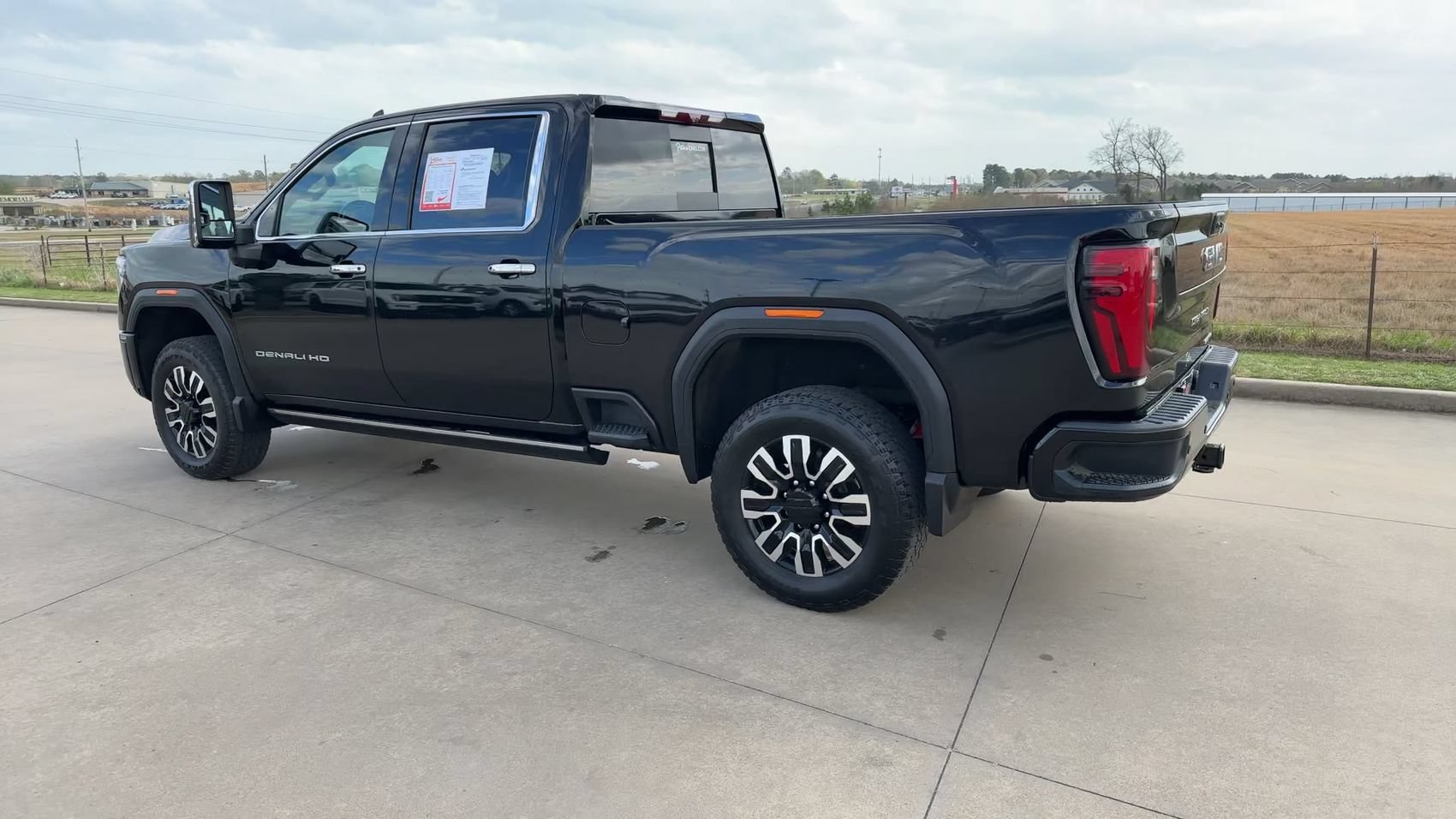 Used 2024 GMC Sierra 2500 Denali Ultimate AWD/4WD image 5