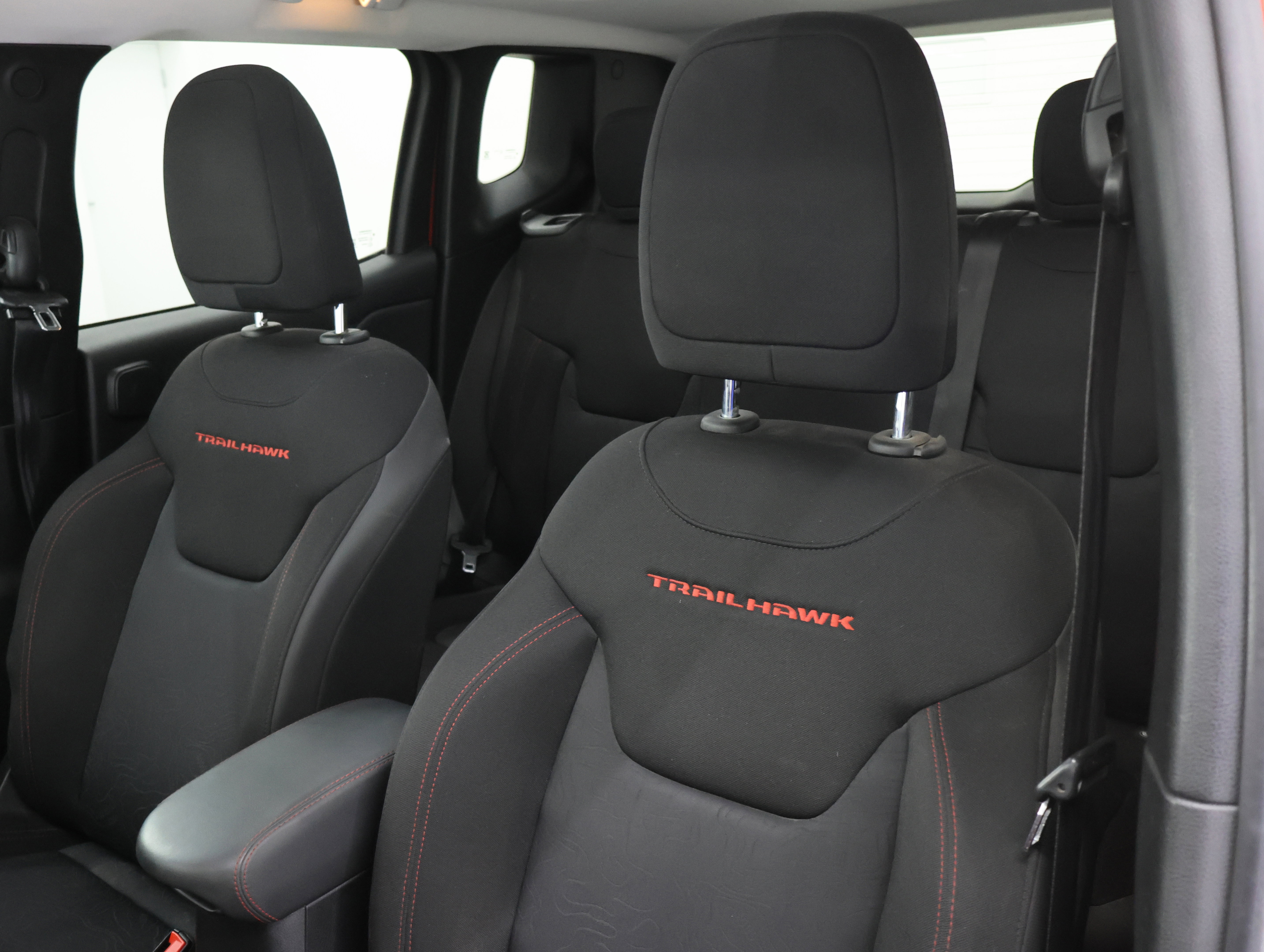 Used 2018 Jeep Renegade Trailhawk AWD/4WD image 41