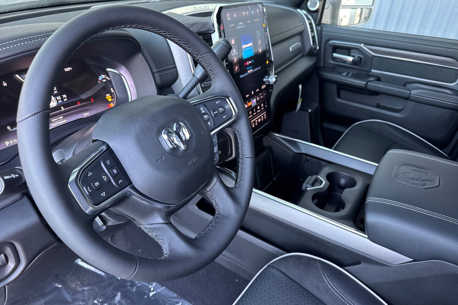New 2027 RAM 3500 Laramie AWD/4WD image 9