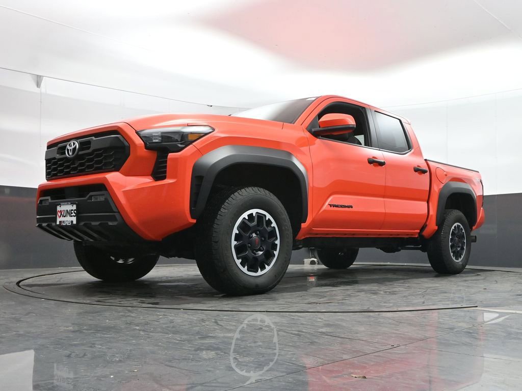 Used 2024 Toyota Tacoma TRD Off-Road AWD/4WD image 45