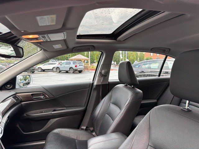 Used 2017 Honda Accord Touring image 15