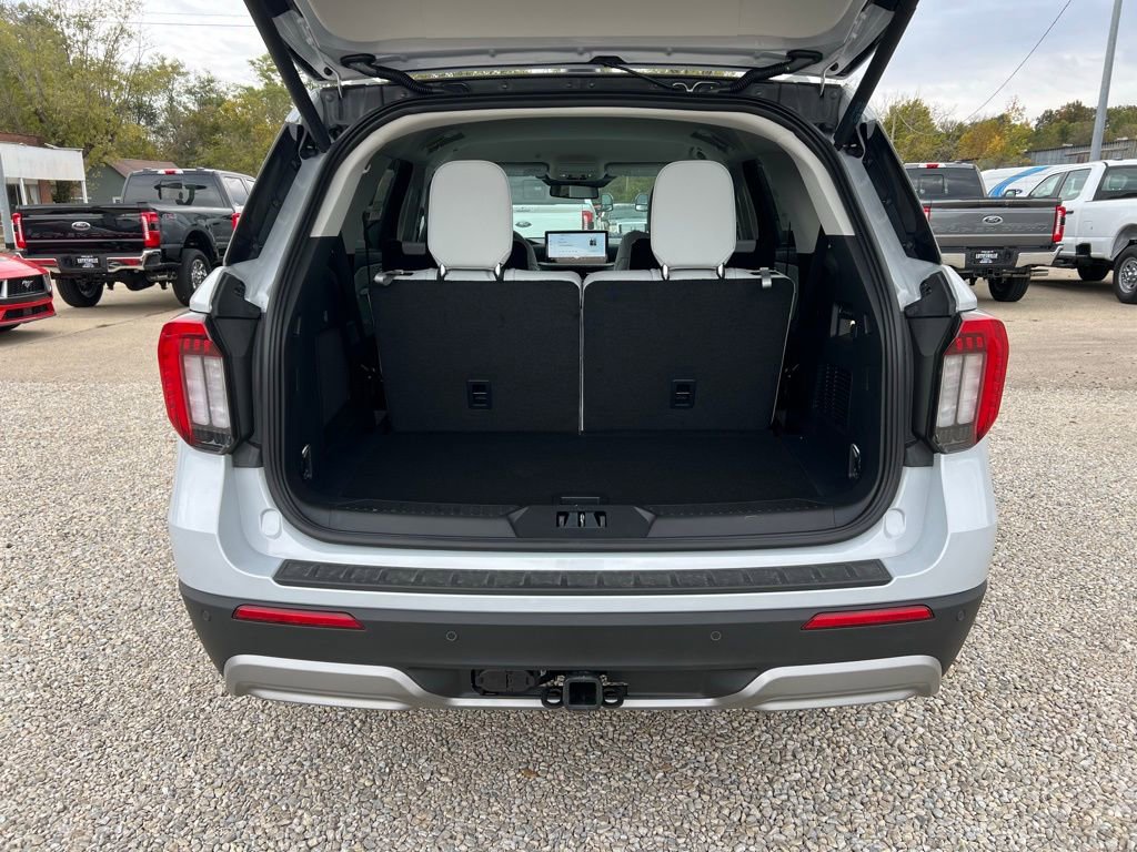 New 2026 Ford Explorer Platinum w/ LUX Leather Package image 16