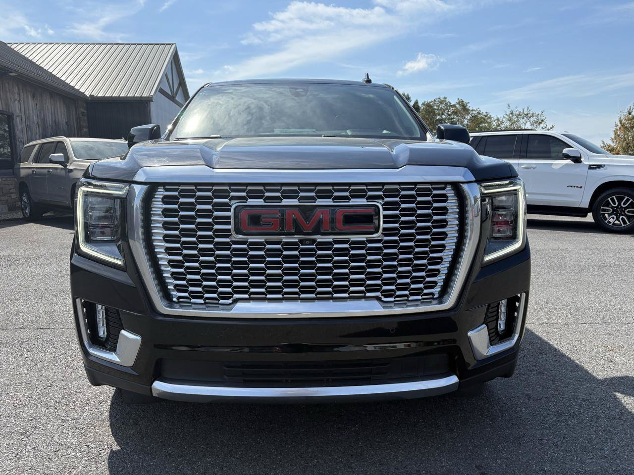 Used 2021 GMC Yukon Denali w/ Denali Ultimate Package AWD/4WD image 9