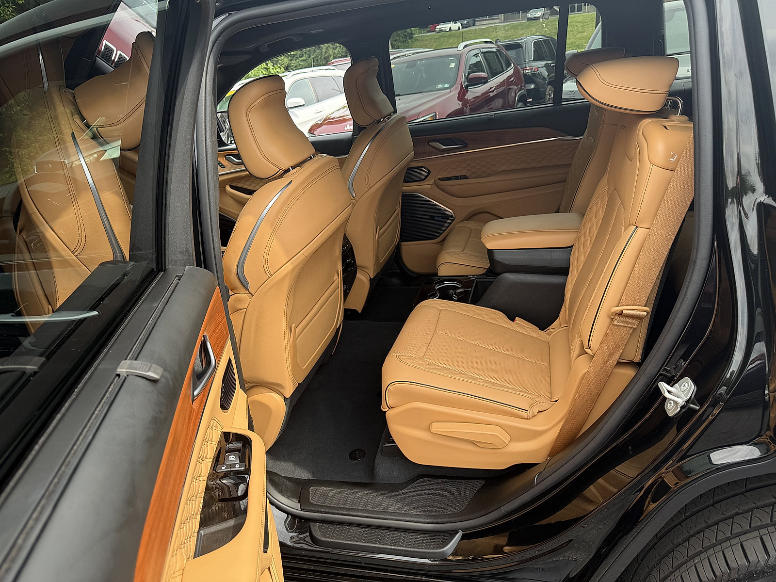 Used 2023 Jeep Grand Cherokee L Summit AWD/4WD image 19