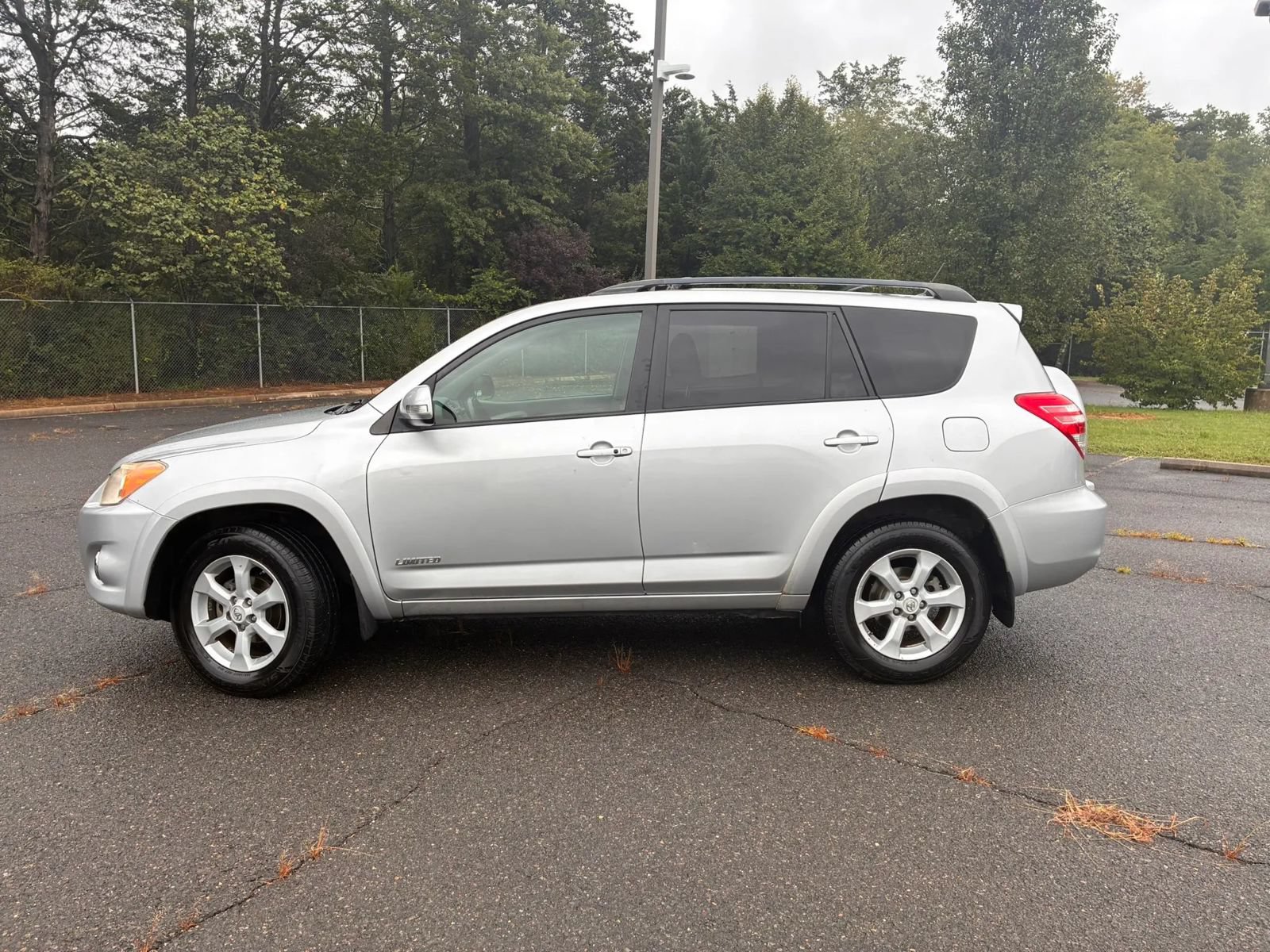Used 2011 Toyota RAV4 Limited w/ Limited Extra Value Pkg AWD/4WD image 3