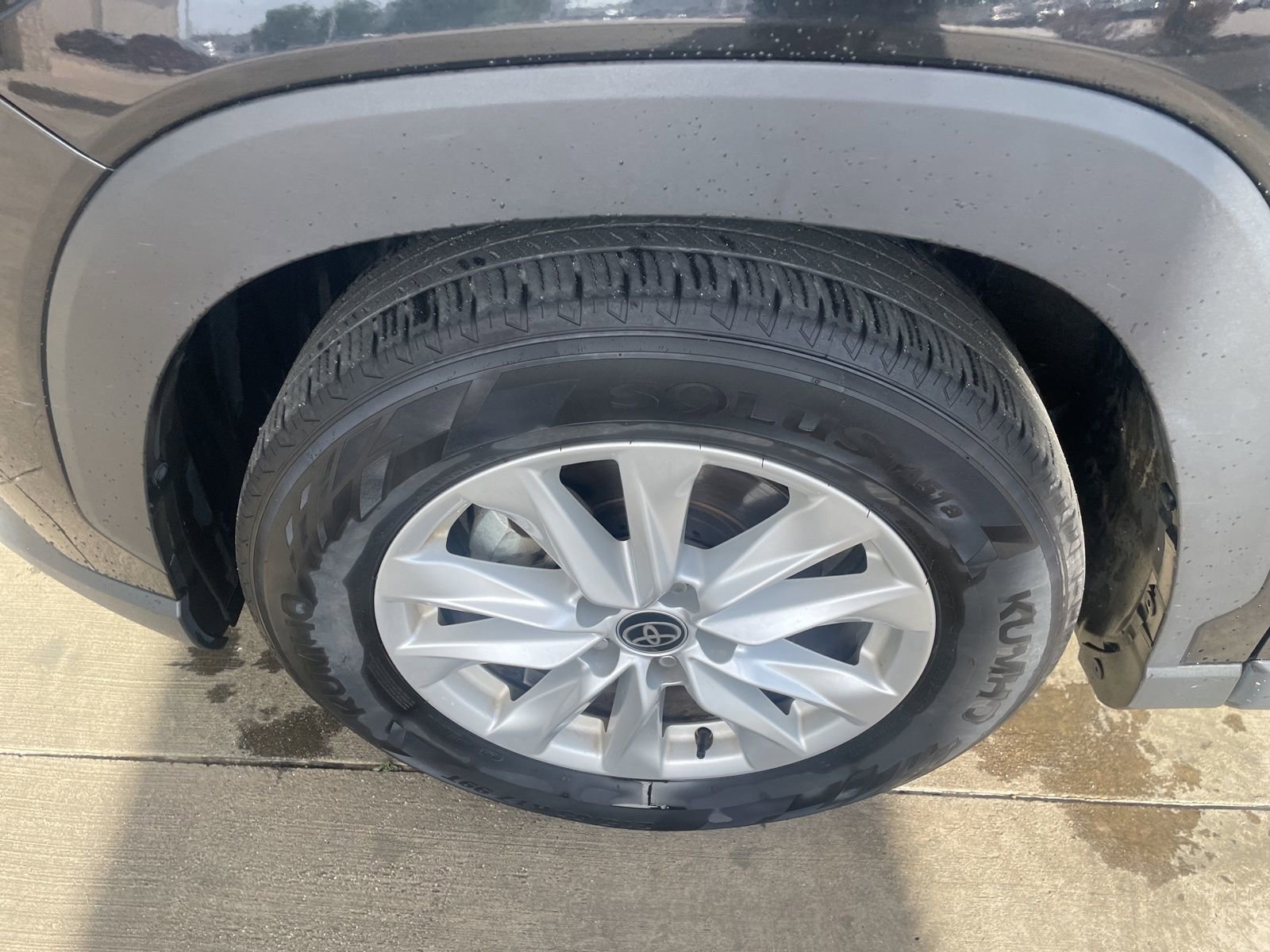 Used 2024 Toyota Corolla Cross LE image 24