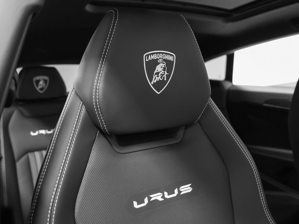 Used 2023 Lamborghini Urus Performante AWD/4WD image 23