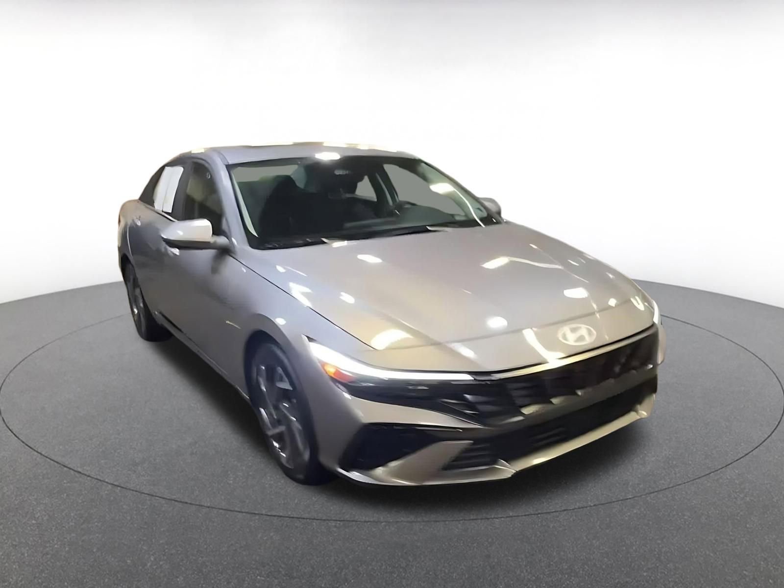 Used 2025 Hyundai Elantra SEL image 3