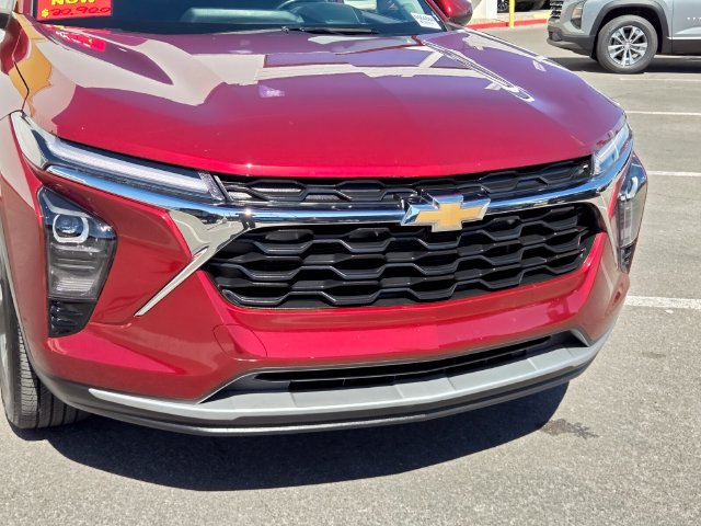 Used 2025 Chevrolet Trax LT w/ LT Convenience Package FWD image 8
