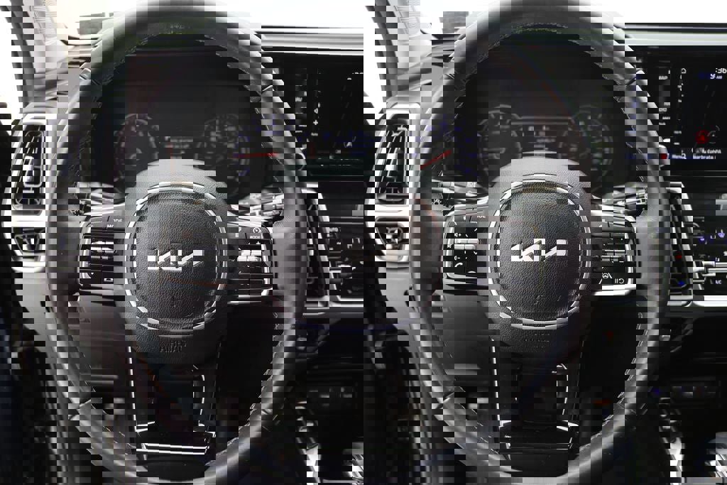 Used 2023 Kia Sorento S image 17