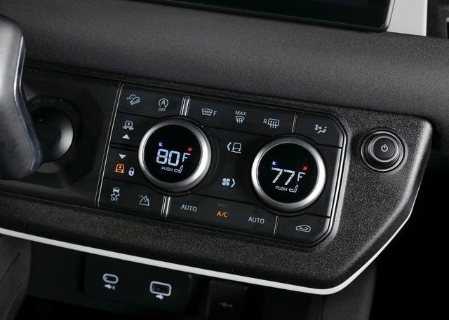 Used 2023 Land Rover Defender 110 S image 14